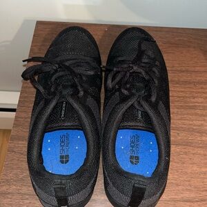 Restaurant worker black shoes